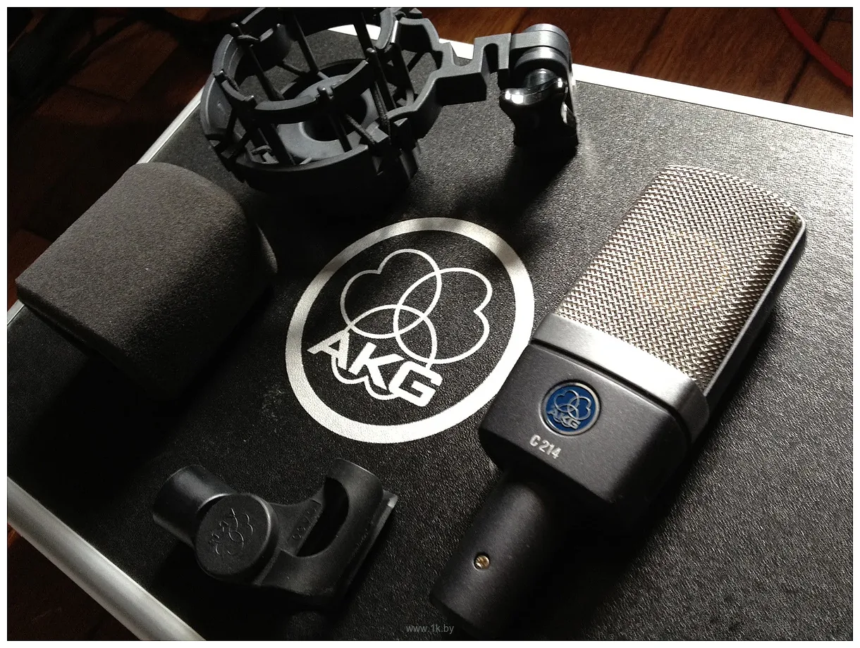 Фотографии AKG C214