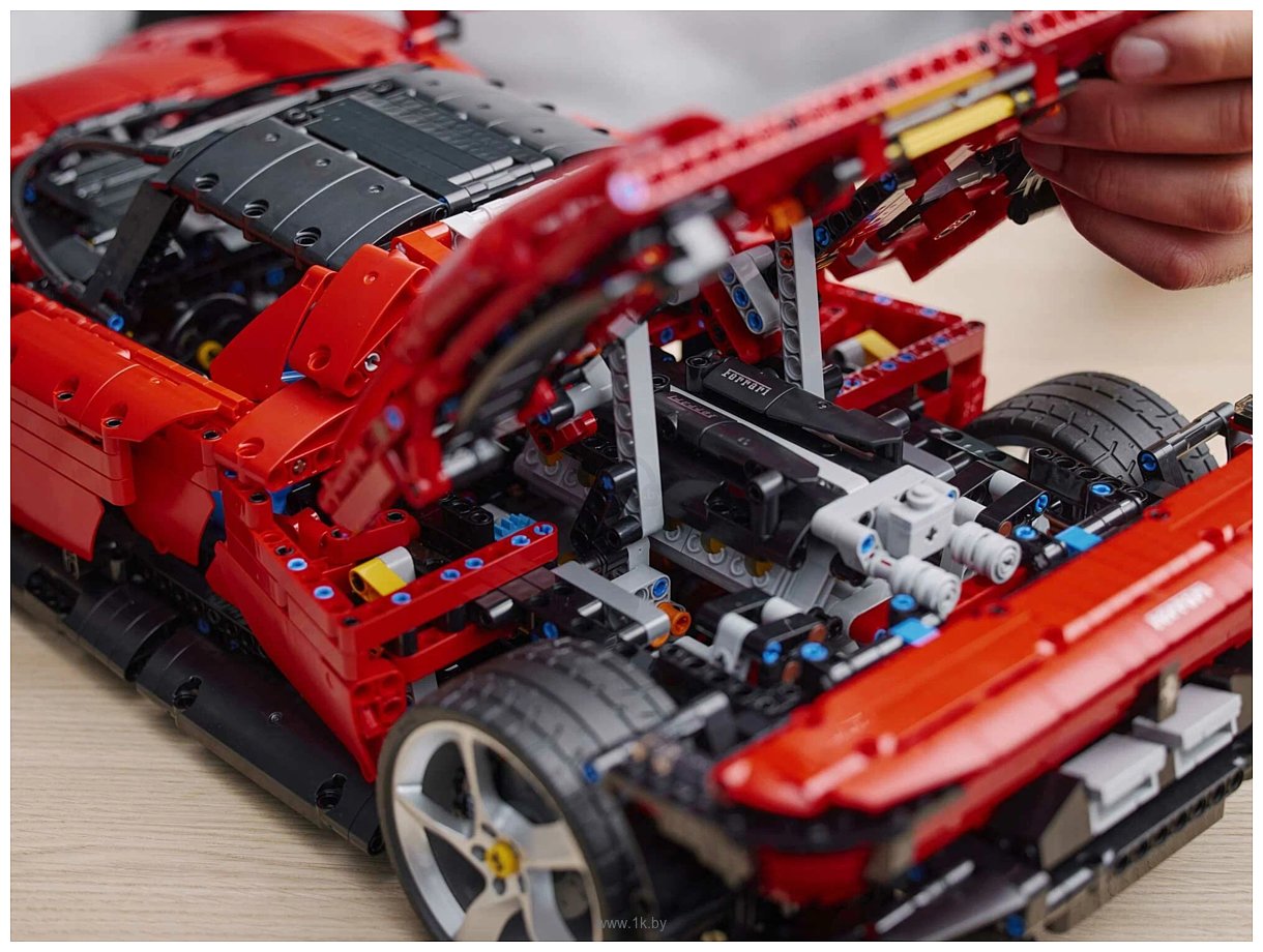 Фотографии LEGO Technic 42143 Ferrari Daytona SP3