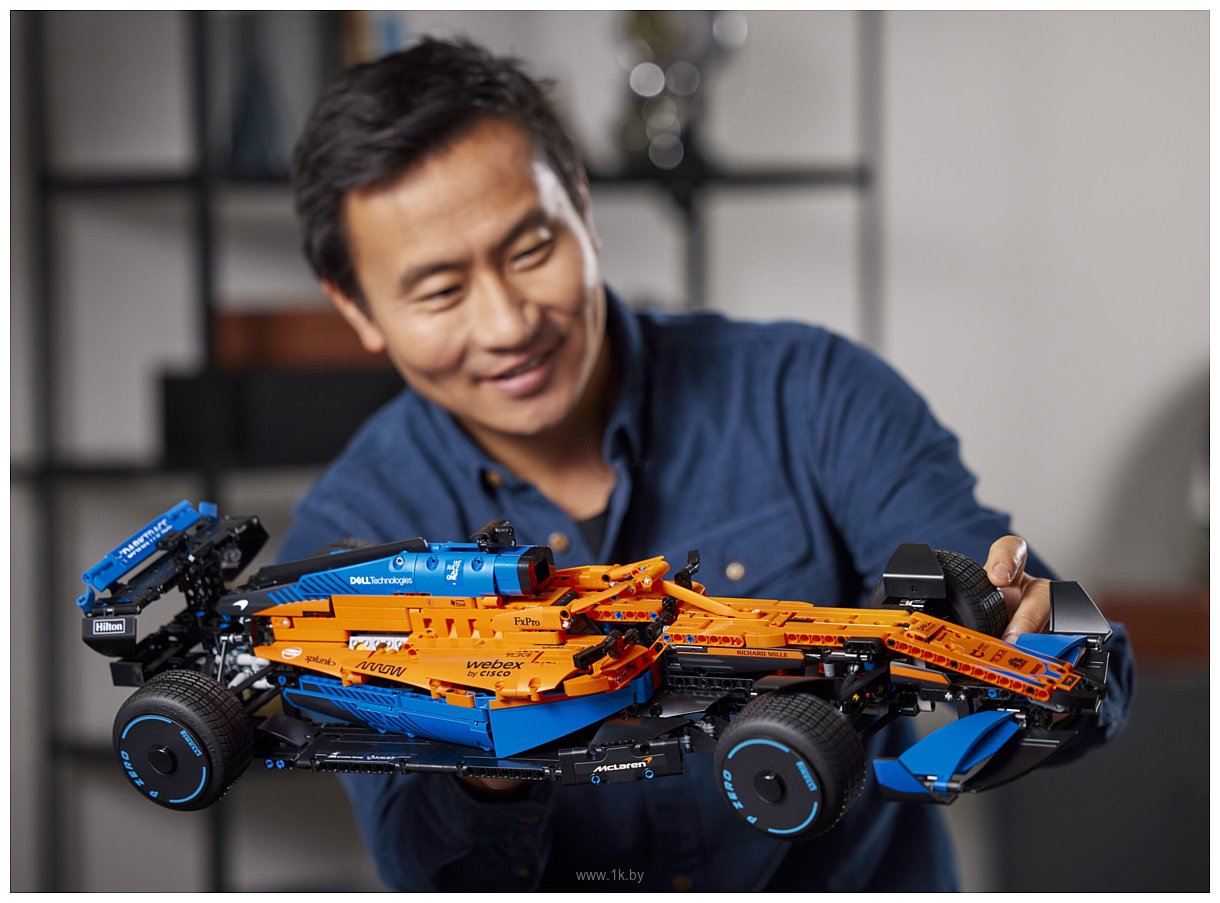 Фотографии LEGO Technic 42141 Гоночный автомобиль McLaren Formula 1