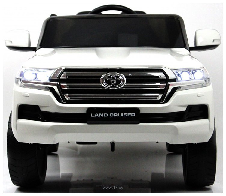 Фотографии RiverToys Toyota Land Cruiser 200 JJ2022 (белый)