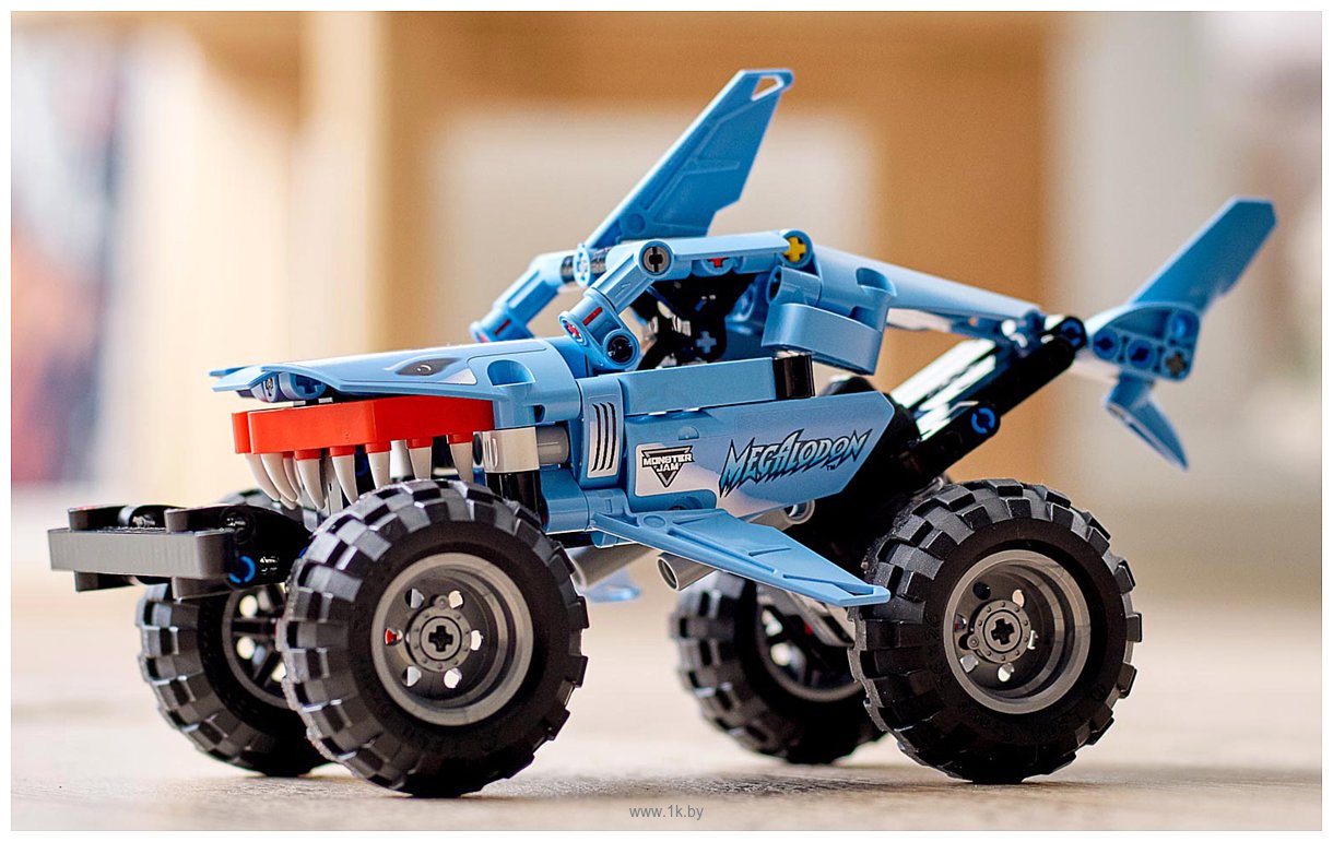 Фотографии LEGO Technic 42134 Монстр-трак Monster Jam Megalodon
