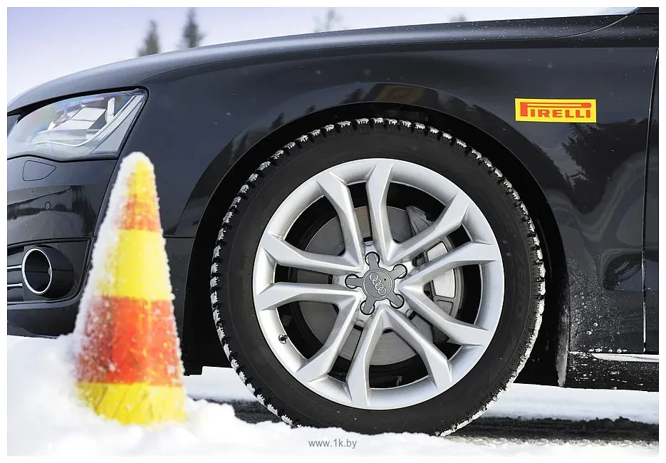 Фотографии Pirelli Ice Zero 235/45 R19 99H (шипы)