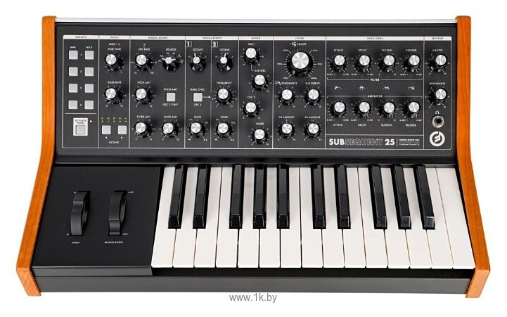 Фотографии Moog Subsequent 25