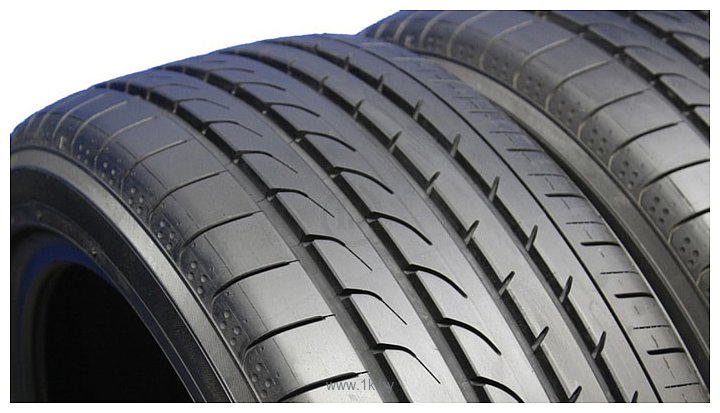 Фотографии Yokohama BluEarth RV-02 215/60 R17 96H