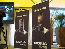 Первый взгляд на Nokia N85 и Nokia N79