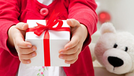 Новогодние праздники: выбираем подарки для детей